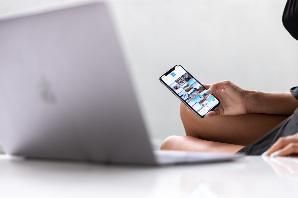 pexels-plann-4549406 | Path Social Como alterar a cor de fundo do seu Instagram Story
