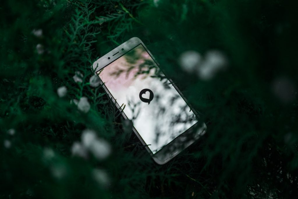 pratik-gupta-CNOo9ZMBqRM-unsplash | Path Social Does Instagram Send a Notification When a Screenshot is Taken of a Post or Story?