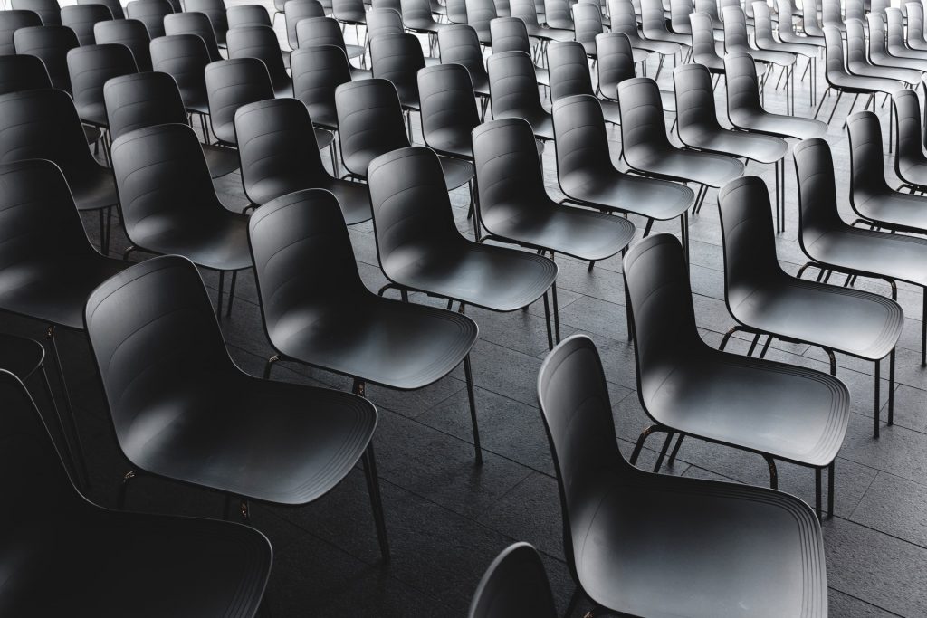 How to Identify Your Target Audience: Your Instagram Growth Strategy Guide | Path Social filas de cadeiras pretas numa sala