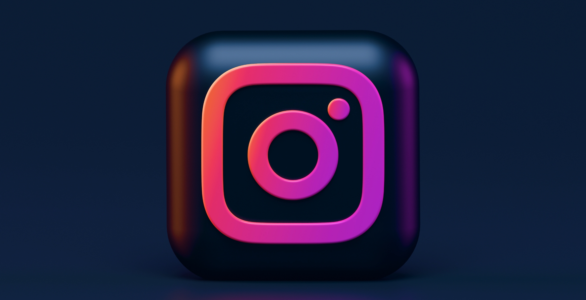 Instagram logo kotak biru dan merah.