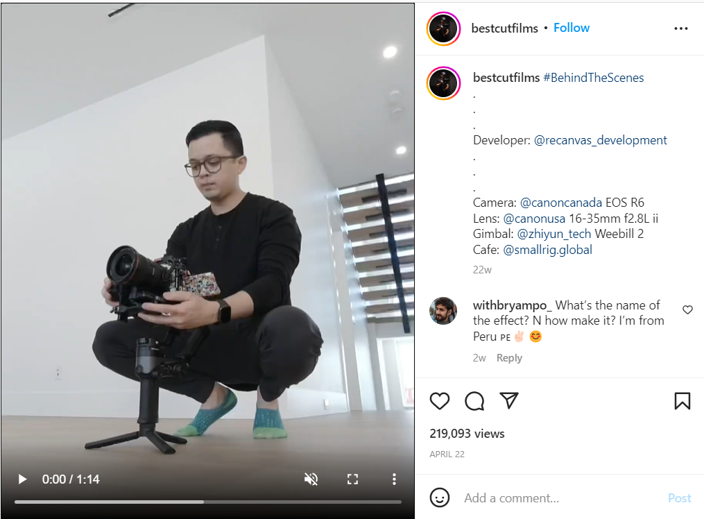 Hombre con una cámara de vídeo grabando un vídeo entre bastidores para Instagram. 