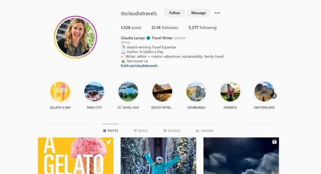 Instagram Seite für @itsclaudiatravels, die eine geschickte Verwendung von Schlüsselwörtern im Namen Instagram zeigt, um das Follower-Targeting zu verbessern. 