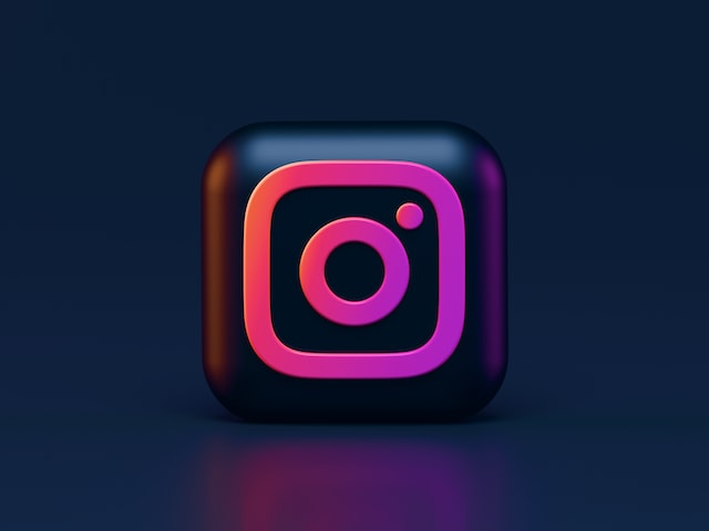 Instagram icon in dark mode
