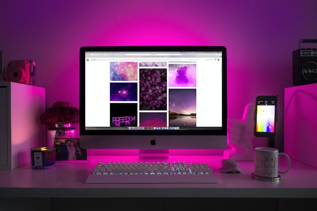 designecologist-Pmh0UoG1vlE-unsplash-1 | Path Social Downloading Instagram photos with high resolution displayed on computer screen.