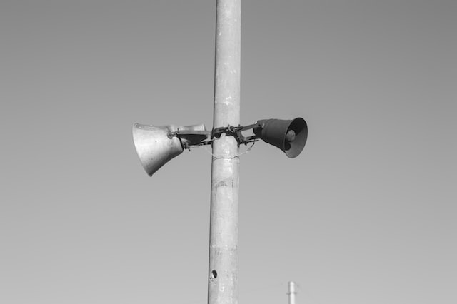 Un mégaphone pour représenter le bruit autour d'un sujet sur Instagram. 