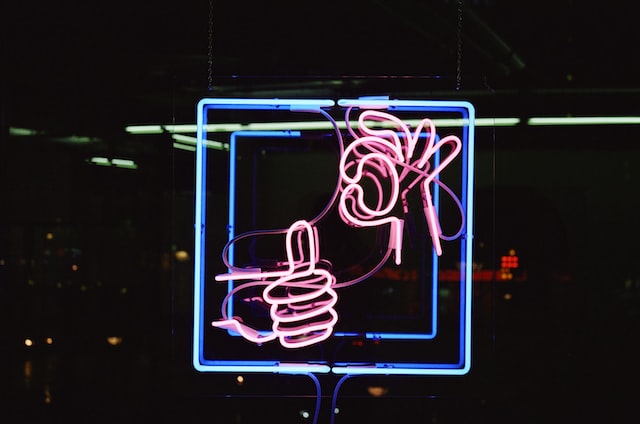 pablozucheroxZWX0KrrGlUunsplash | Path Social Thumb up and okay signs indicating that Mr Insta is okay to use