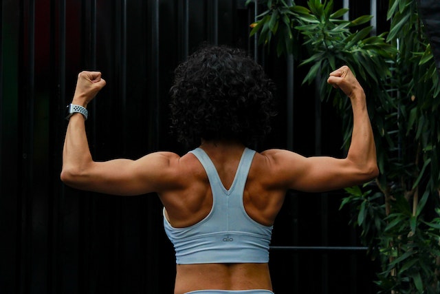 Women working out with hopes of learning how to become a fitness influencer.