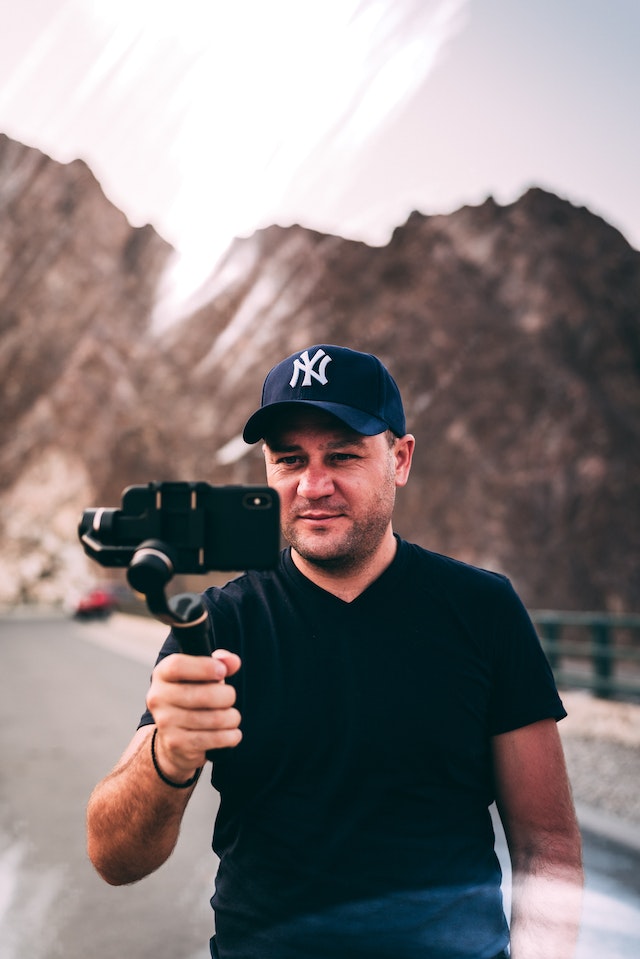 Man holding smartphone, trying to learn how to become an Instagram influencer.
