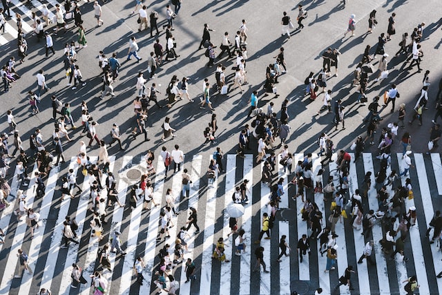 Une foule de personnes représentant la croissance potentielle du nombre d'adeptes de Instagram.