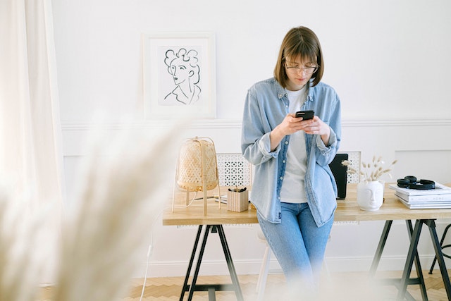 pexels-ivan-samkov-4240545 | Path Social A small business owner researching social media consultation companies.