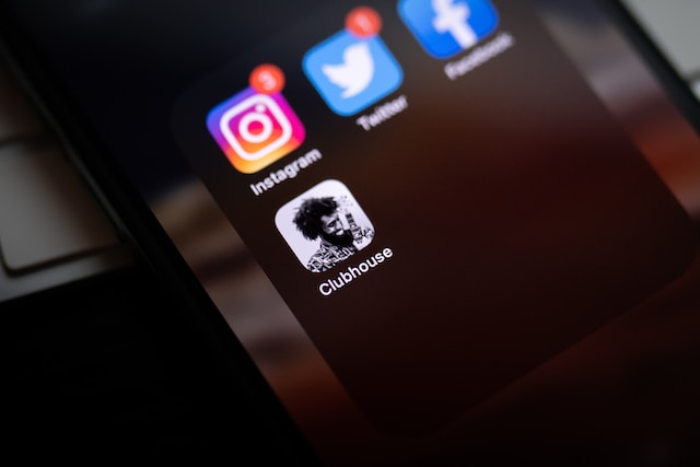 Phone screen showing notifications on Instagram, Twitter and Facebook notifications.
