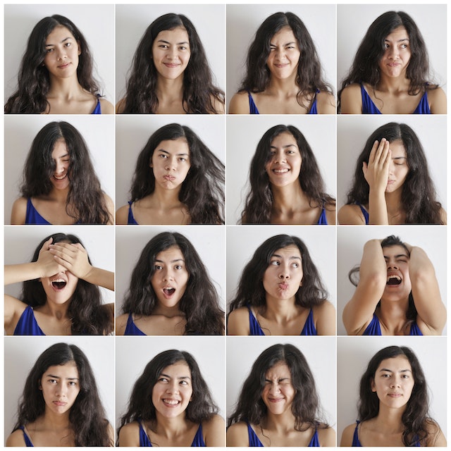 Vrouw met 16 verschillende emoties.