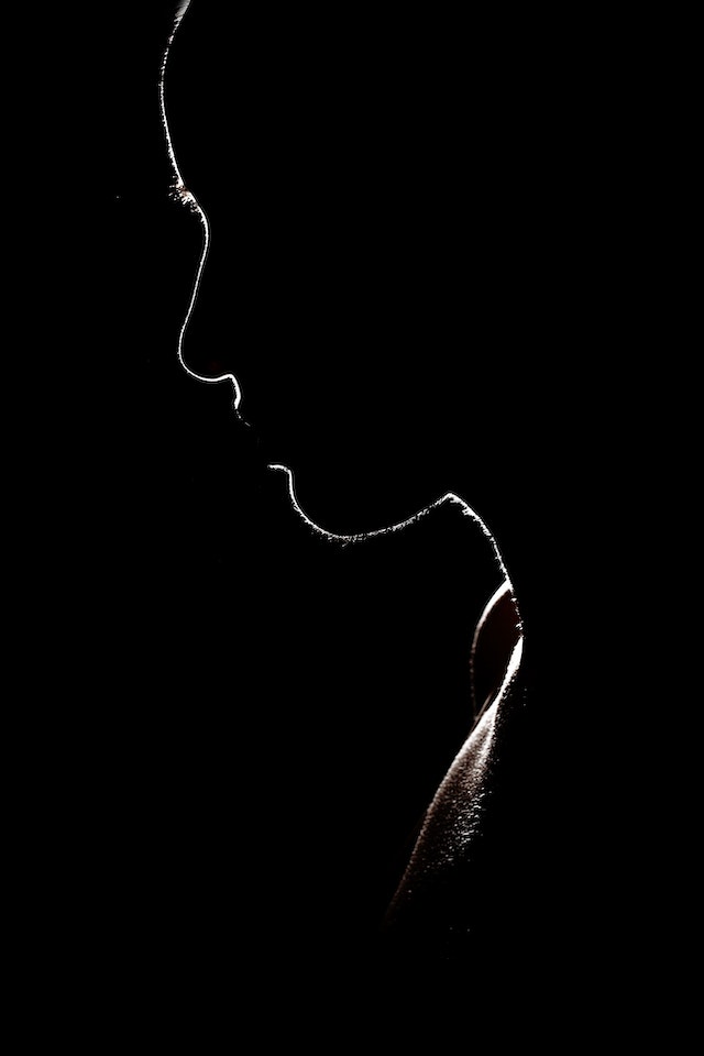 Photo de femme en silhouette