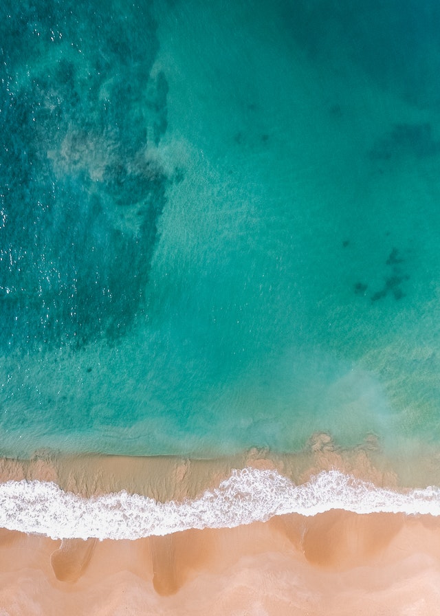 Vista areale della spiaggia.