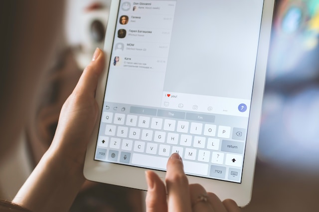 jeshoots-com-Lu9FNRCqPys-unsplash | Path Social Falar com amigos e marcas é muito mais fácil com as mensagens diretas de Instagram .