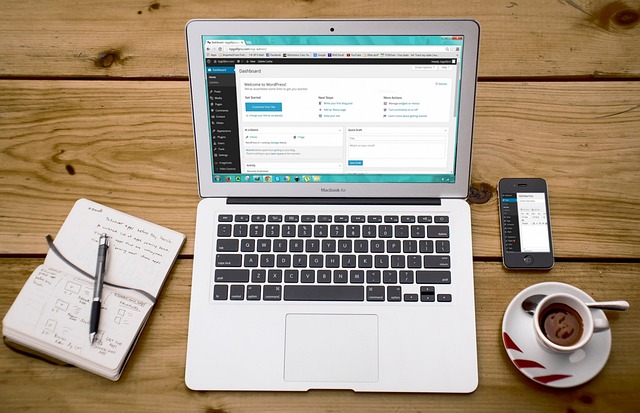 laptop-593673_640 | Path Social Dashboard di WordPress su Macbook