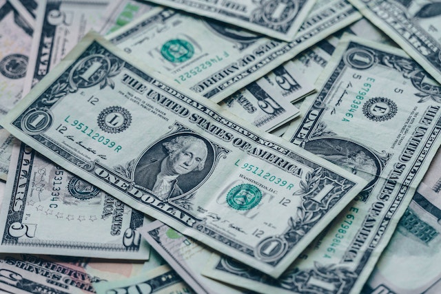 pexels-burst-545064-1 | Path Social Fotografia de notas de um dólar americano.