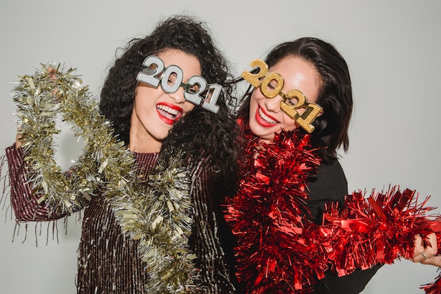 pexels-julia-larson-6113200 | Path Social I post specifici per le festività, come il Capodanno 2021, sono contenuti tempestivi, non post evergreen.