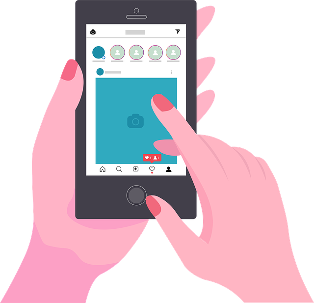 phone-5600986_640 | Path Social Grafico raffigurante un utente di smartphone che esamina i like sul proprio account.