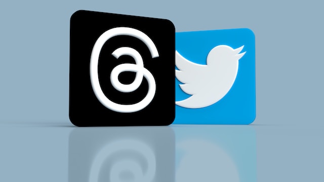 De logo's van de Threads-app en Twitter.