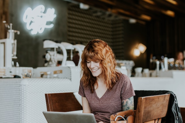 brooke-cagle-WHWYBmtn3_0-unsplash | Path Social A lady applying for her verification online.