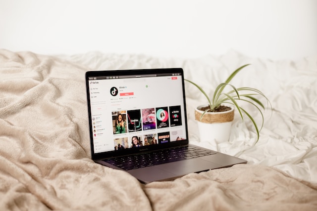 collabstr-UnP8n1o2MMk-unsplash-1 | Path Social A laptop displaying TikTok on its screen.