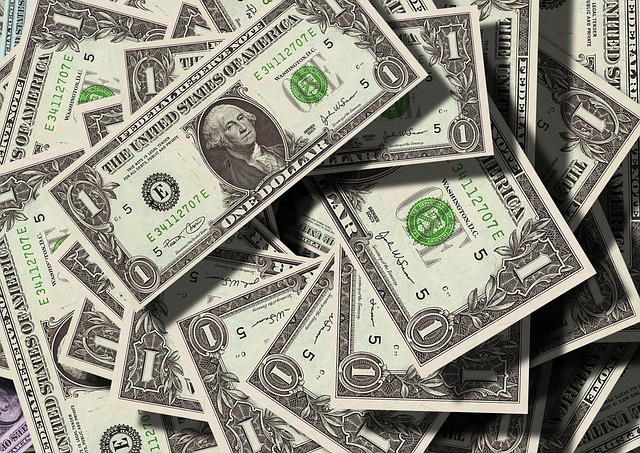 dollars-499481_640 | Path Social A picture of dollars you can make on social media.