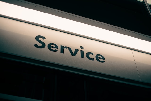 A sign with a “service” logo attached to it. 