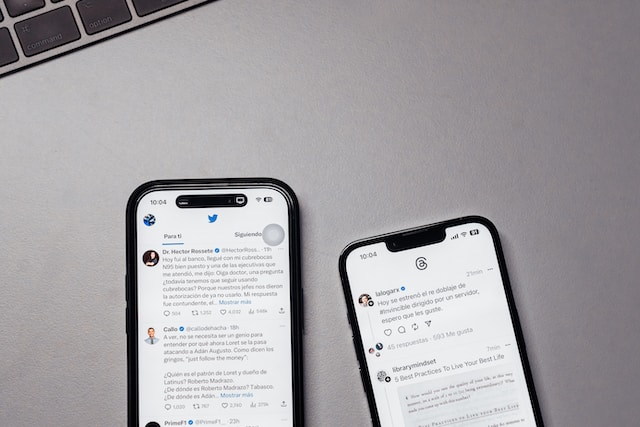 julio-lopez-lwVOEkfJRoU-unsplash | Path Social Side-by-side comparison of how Twitter (now X) and Threads structure posts.