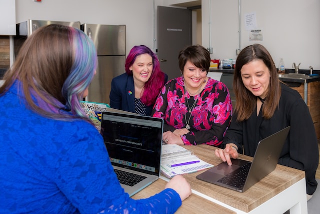 kylie-haulk-ISUdOA3kdAk-unsplash | Path Social A team using social media posts to advance their business.