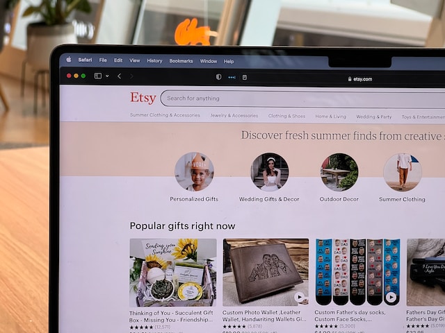 oberon-copeland-veryinformed-com-XtjLk9TRlE0-unsplash | Path Social The Etsy website on a phone screen.