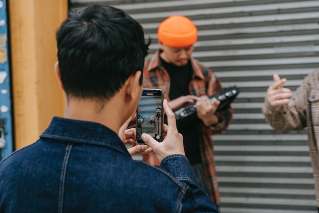 Veröffentlichen Sie vertikale Videoinhalte wie Reels und Stories, um Ihr Profil aufzupeppen.