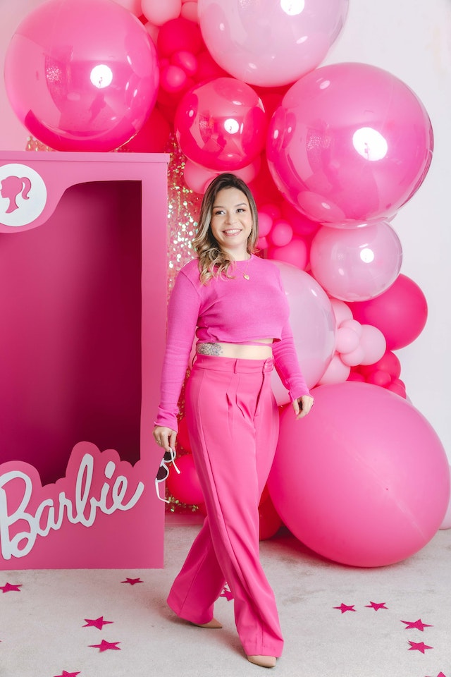 La mania per il film di Barbie del 2023 ha fatto sì che molti post si buttassero su questa tendenza.