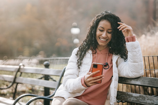 An influencer having real live chats on Instagram.