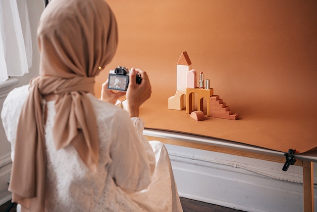 pexels-pnw-production-9218706 | Path Social A content creator doing a photoshoot featuring a brand’s products.