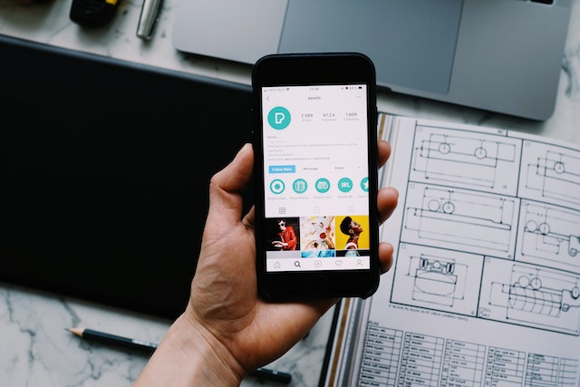 pexels-ready-made-3850220-1 | Path Social A man has opened Pexels business account on his phone