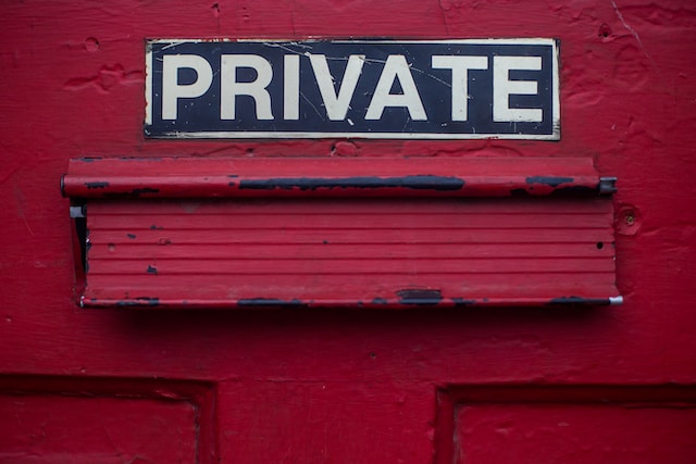 The “Private” sign on display. 