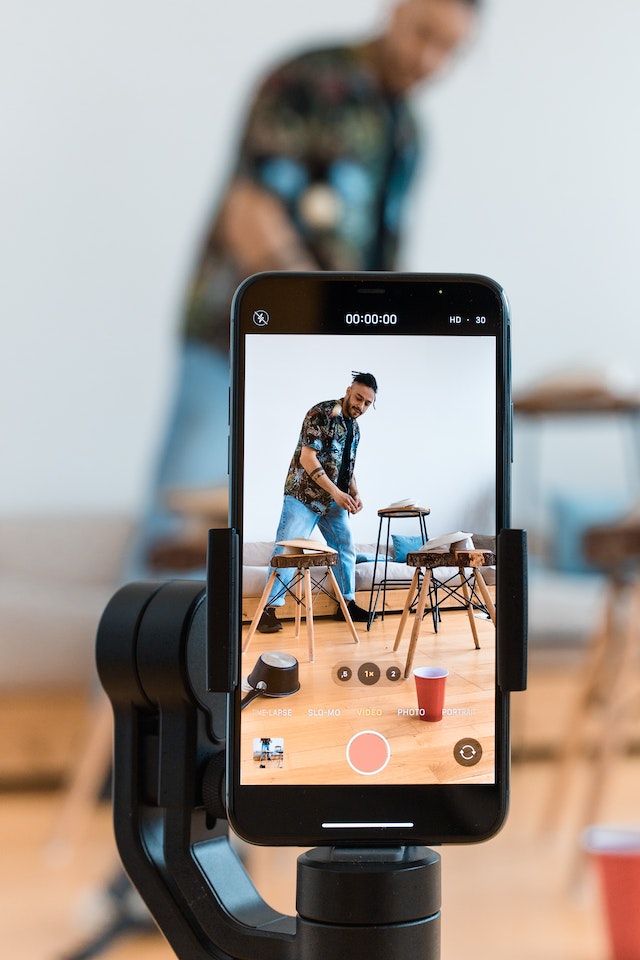pexels-ron-lach-8359957 | Path Social Man recording a trendy challenge for Instagram Reels.