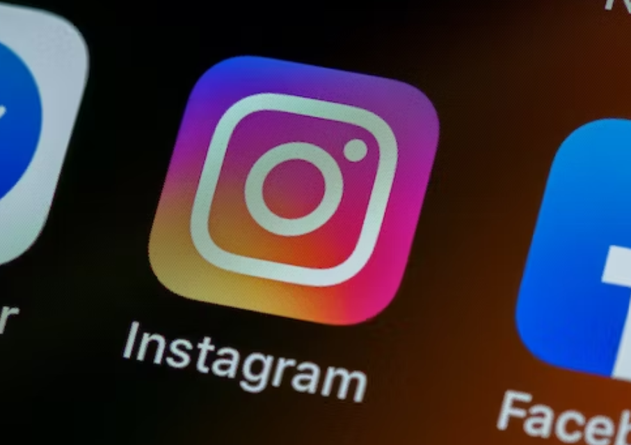 Un'icona Instagram sullo schermo del telefono.