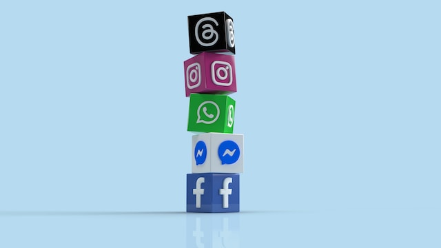 Een afbeelding met pictogrammen van alle Meta-apps op kubussen, inclusief Instagram en Facebook.