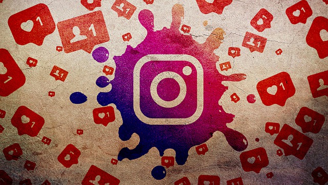 的插圖 Instagram 徽標被一組喜歡和關注者圖示包圍。