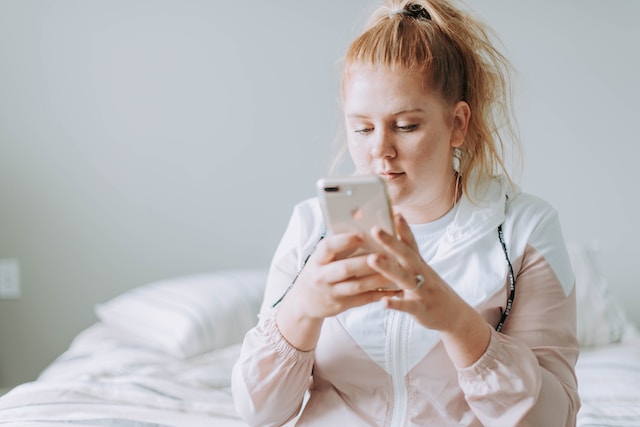 Una creadora de contenidos se encuentra con el problema de por qué sus vídeos de IG no tienen sonido.