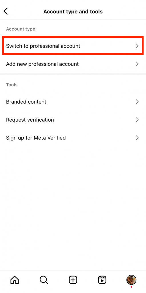 Path Socialscreenshot van Instagram's accounttype-instellingen met een rood vakje voor "Overschakelen naar professioneel account".
