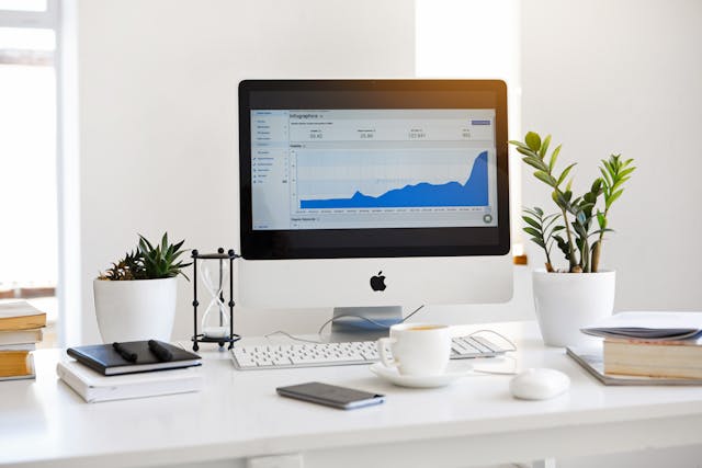 pexels-serpstat-177219-572056 | Path Social 성장 그래프를 표시하는 Mac.