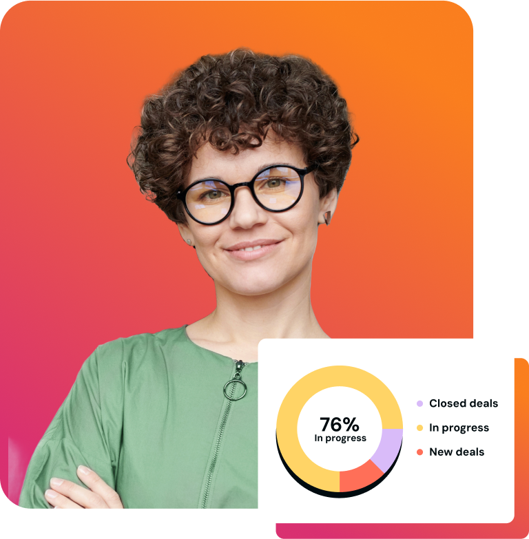 Group-1000005212png | Path Social Imaginea unei persoane cu ochelari care zâmbește lângă un grafic circular al perspectivelor sale de afaceri.