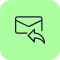 Groen vierkant pictogram van een envelop met een antwoordpijl, staat voor gemiddelde antwoorden.