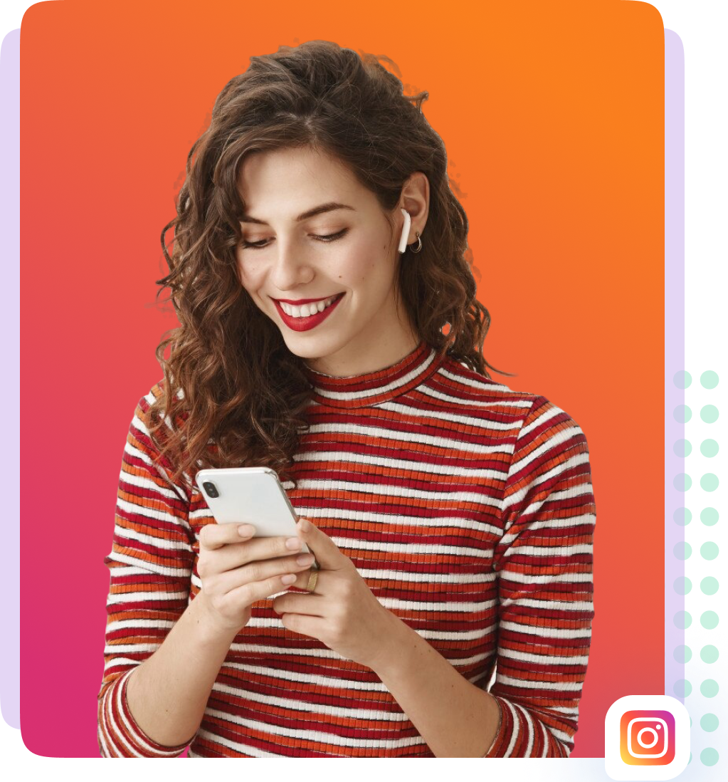 Path Social van een glimlachende vrouw die een gratis Instagram gebruikt op haar telefoon, met pop-ups om haar heen.