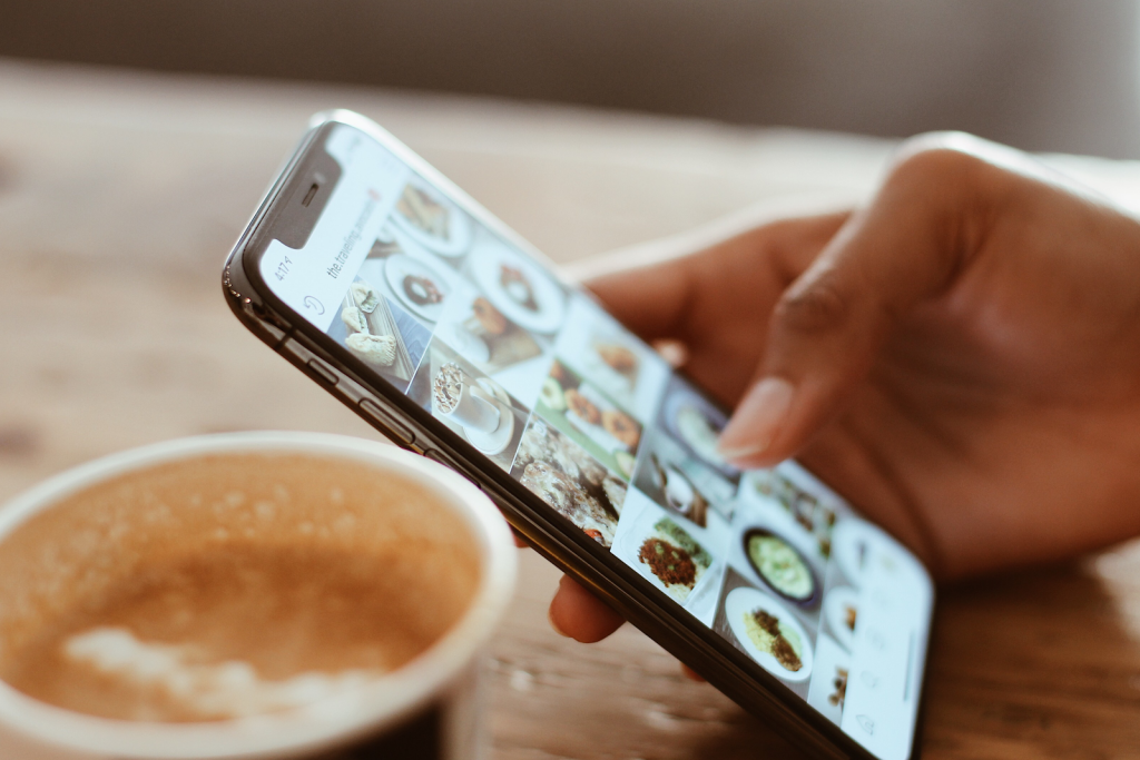 image | Path Social User browses Instagram profiles.